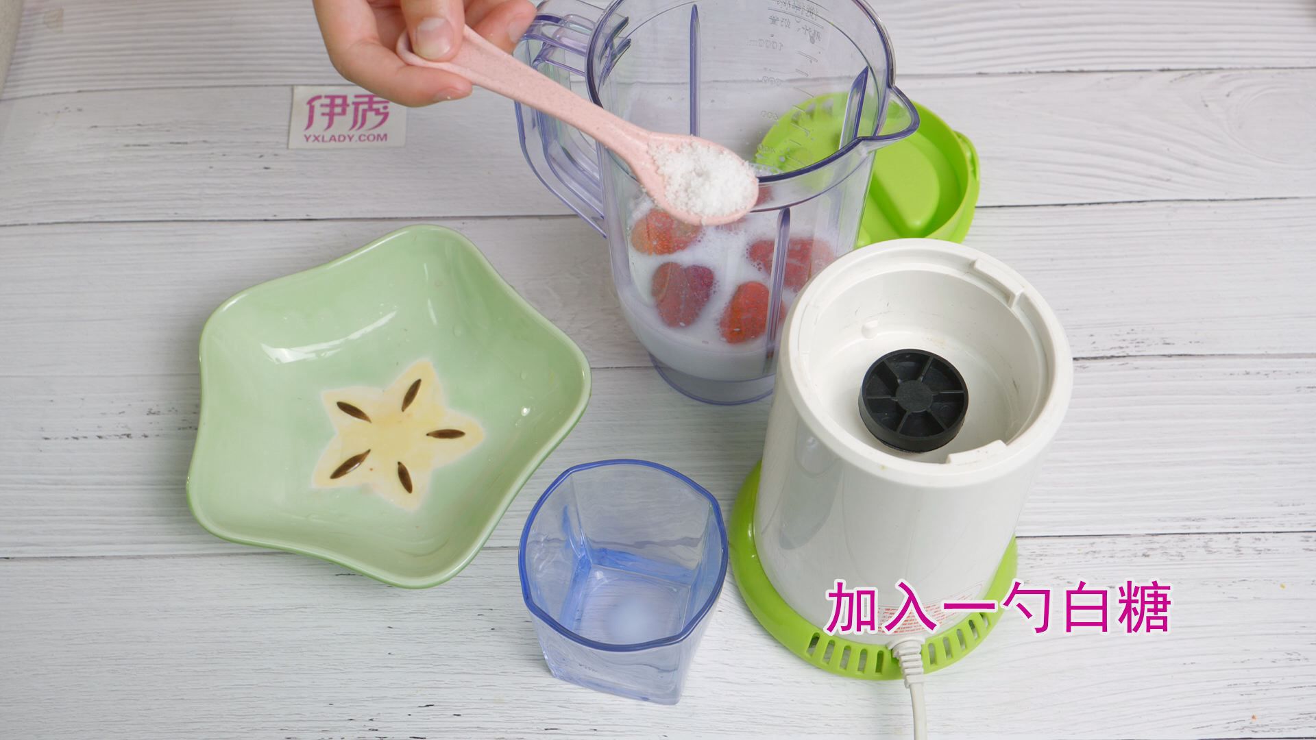 制作草莓奶昔的小技巧,加了这个味道更纯正 草莓奶昔