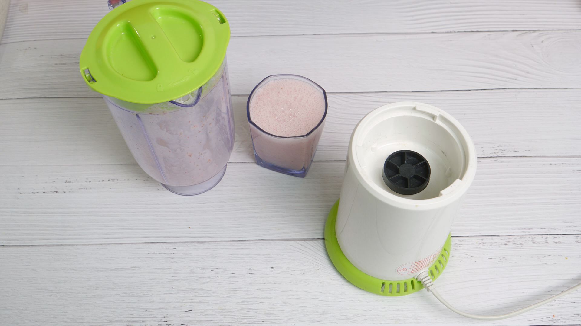 制作草莓奶昔的小技巧,加了这个味道更纯正 草莓奶昔