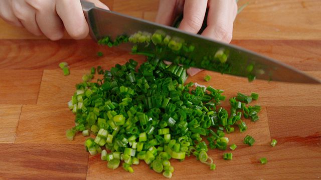 金针菇的做法 葱油蒸用这个方法最入味 金针菇的做法|金针菇的做法|金针菇|金针菇怎么做好吃|