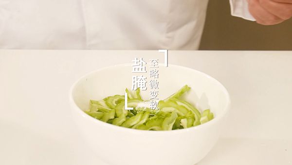 大师教你苦瓜的做法 苦瓜炒蛋好吃不苦有窍门 苦瓜的做法|苦瓜炒蛋|苦瓜炒鸡蛋|