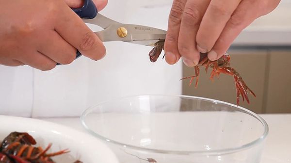 油焖麻辣小龙虾的做法 大厨秘方正确清洗吃得放心 麻辣小龙虾的做法|小龙虾|小龙虾的做法|麻辣小龙虾|