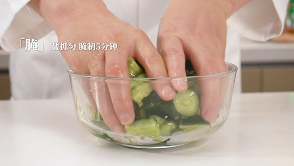 名厨秘方做凉拌黄瓜酸辣爽口 一上桌整盘被抢光 凉拌黄瓜|凉拌黄瓜的做法|拍黄瓜|