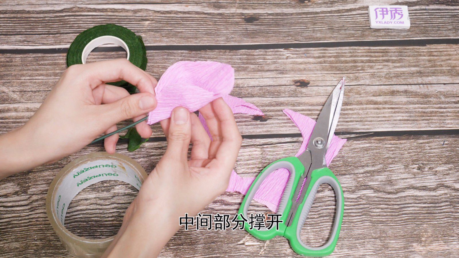 皱纹纸的怎么折 教你简单又好看的折法 皱纹纸|皱纹纸怎么折|皱纹纸折法|折纸玫瑰|