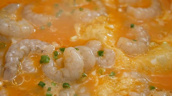 虾仁的做法首推滑蛋虾仁 大厨亲授秘诀让虾仁Q弹滑蛋香浓 虾仁的做法|虾仁的做法|虾仁|滑蛋虾仁|