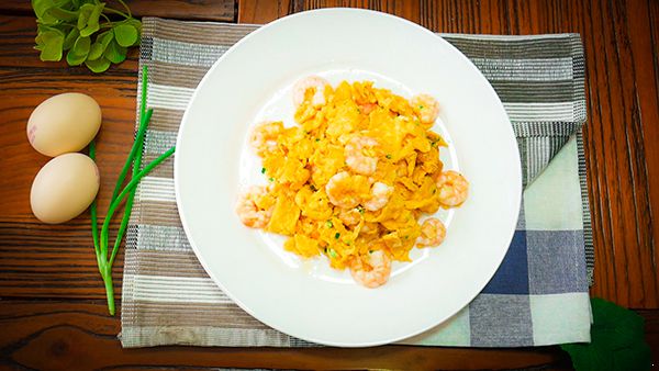 虾仁的做法首推滑蛋虾仁 大厨亲授秘诀让虾仁Q弹滑蛋香浓 虾仁的做法|虾仁的做法|虾仁|滑蛋虾仁|